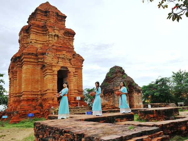 Hướng dẫn du lịch tháp Chàm Poshanư Phan Thiết - Bình Thuận
