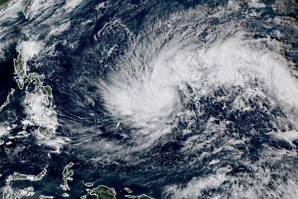 Philippines sơ tán 4.000 người tránh bão Kammuri