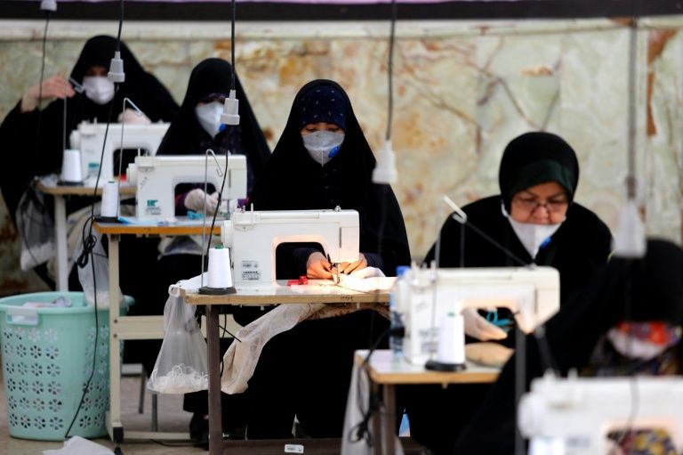 Iran: Thánh đường chuyển sang làm nhà máy sản xuất khẩu trang