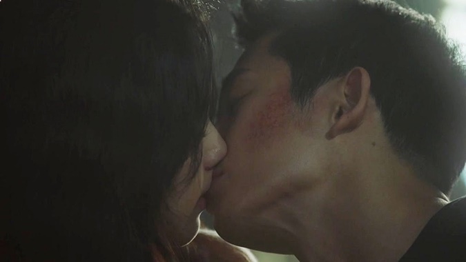 Snowdrop tập 11: Jisoo và Jung Hae In cuối cùng cũng có cảnh hôn cực ‘cháy’ 5