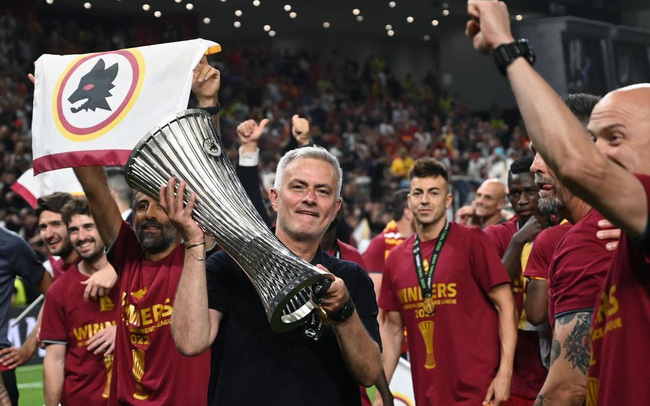 Help Roma win the La Liga title, coach Mourinho is recorded in European history