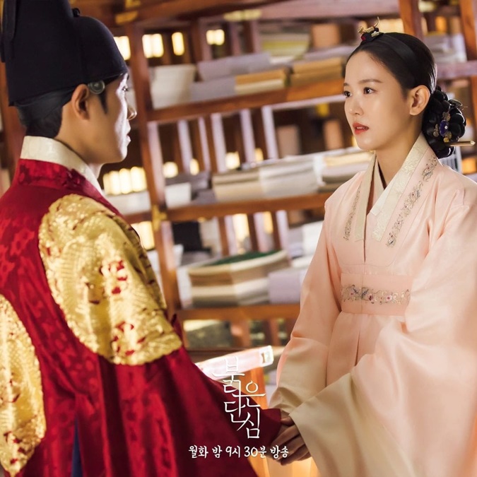 chuyện tình đầy trắc trở giữa Lee Tae và Yoo Jung còn được ví như phiên bản Joseon của Romeo và Juliet