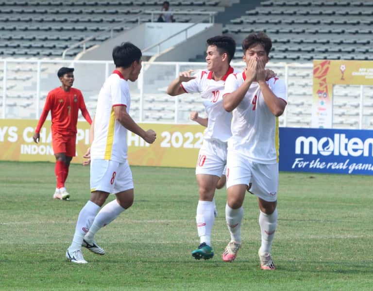 U19 Vietnam tops Group A - HAGL young stars get special offer for 2022 high school graduation
